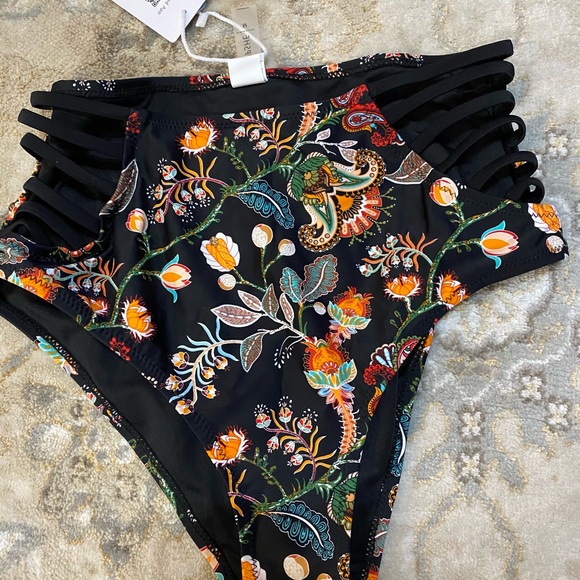 Cupshe Bikini - Picture 3 of 5